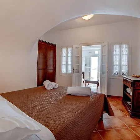 Cave Aparthotel Oia (Santorini)