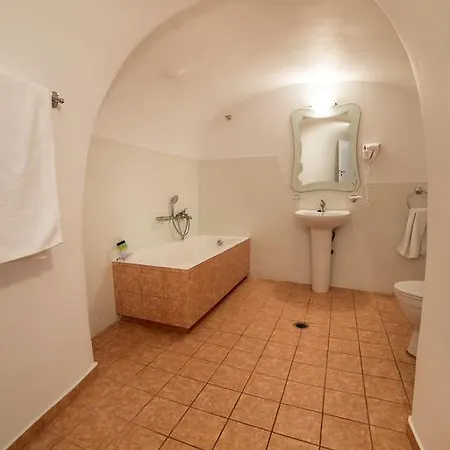 Cave Aparthotel 3*