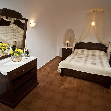 Oia Cave Houses 3*